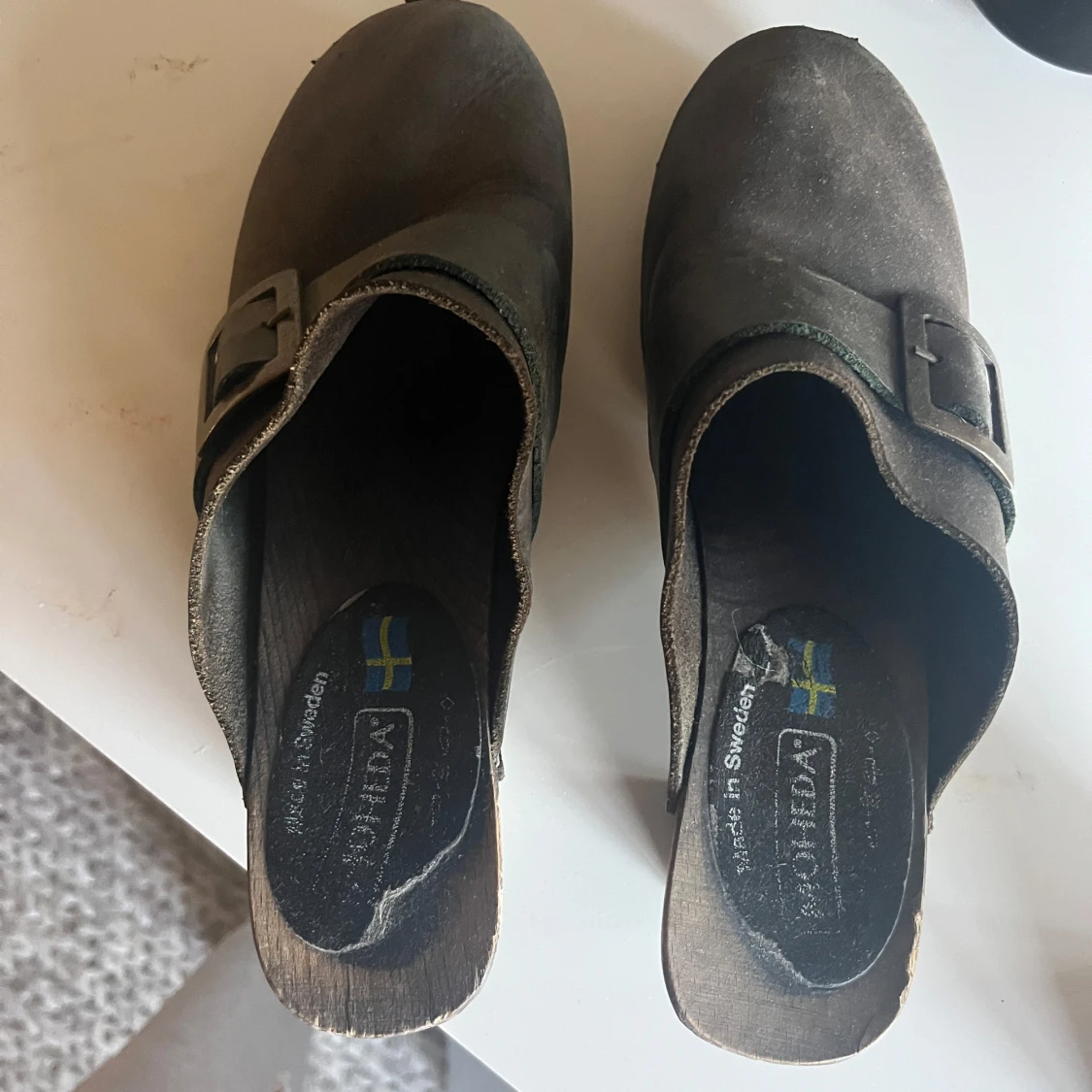 Bruna trätofflor från Moheda - 2