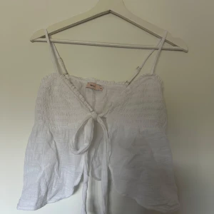 Perfect Bow topp från Nelly - Använd en gång, i fint skick🌸
