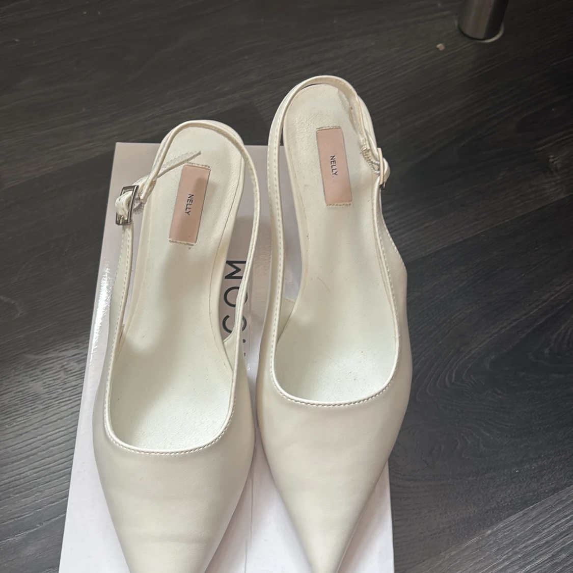 Vita låga klackskor  från Nelly - 1