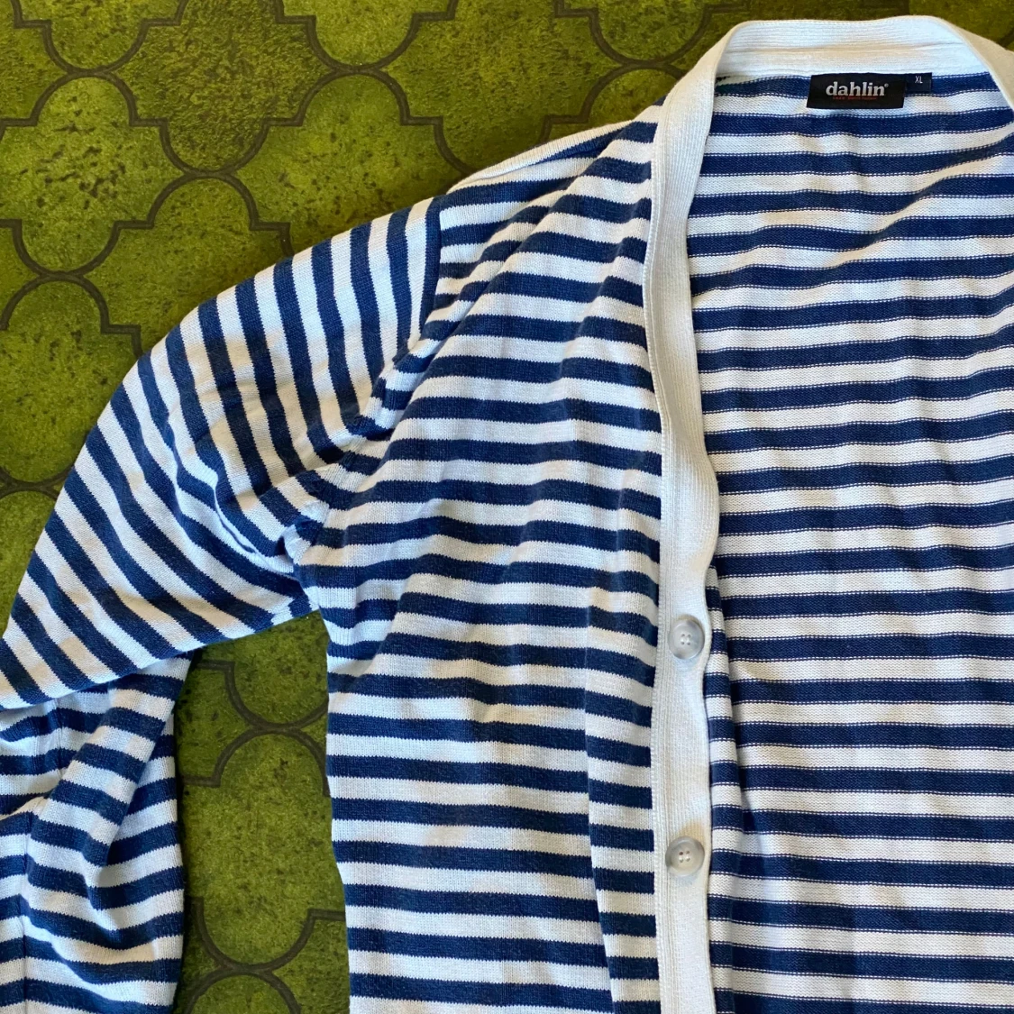 Randig kofta från Dahlin i blått och vitt - 1