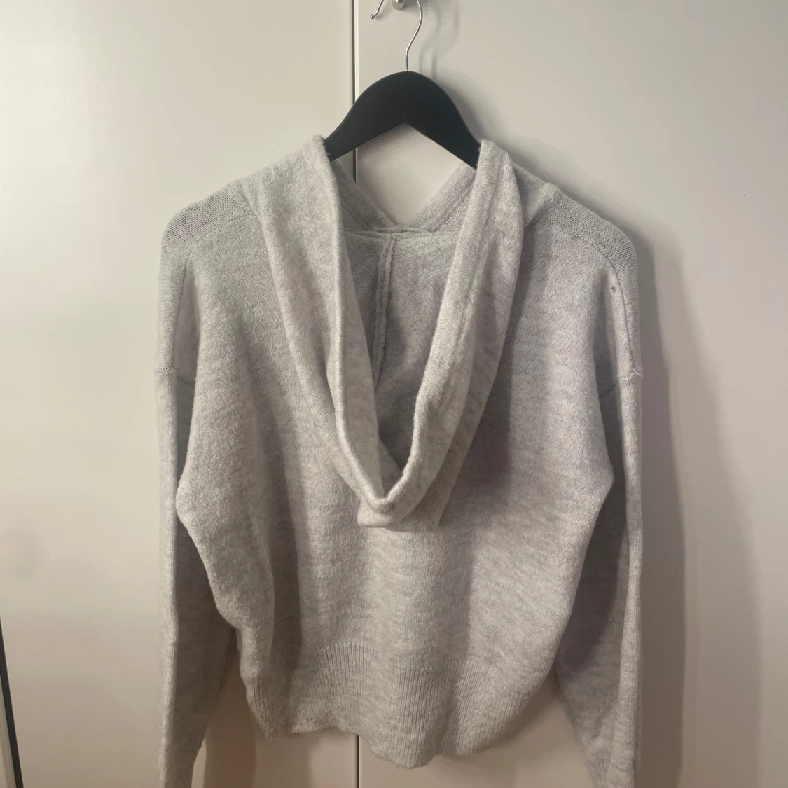 stickad tröja med luva❣️ - 1