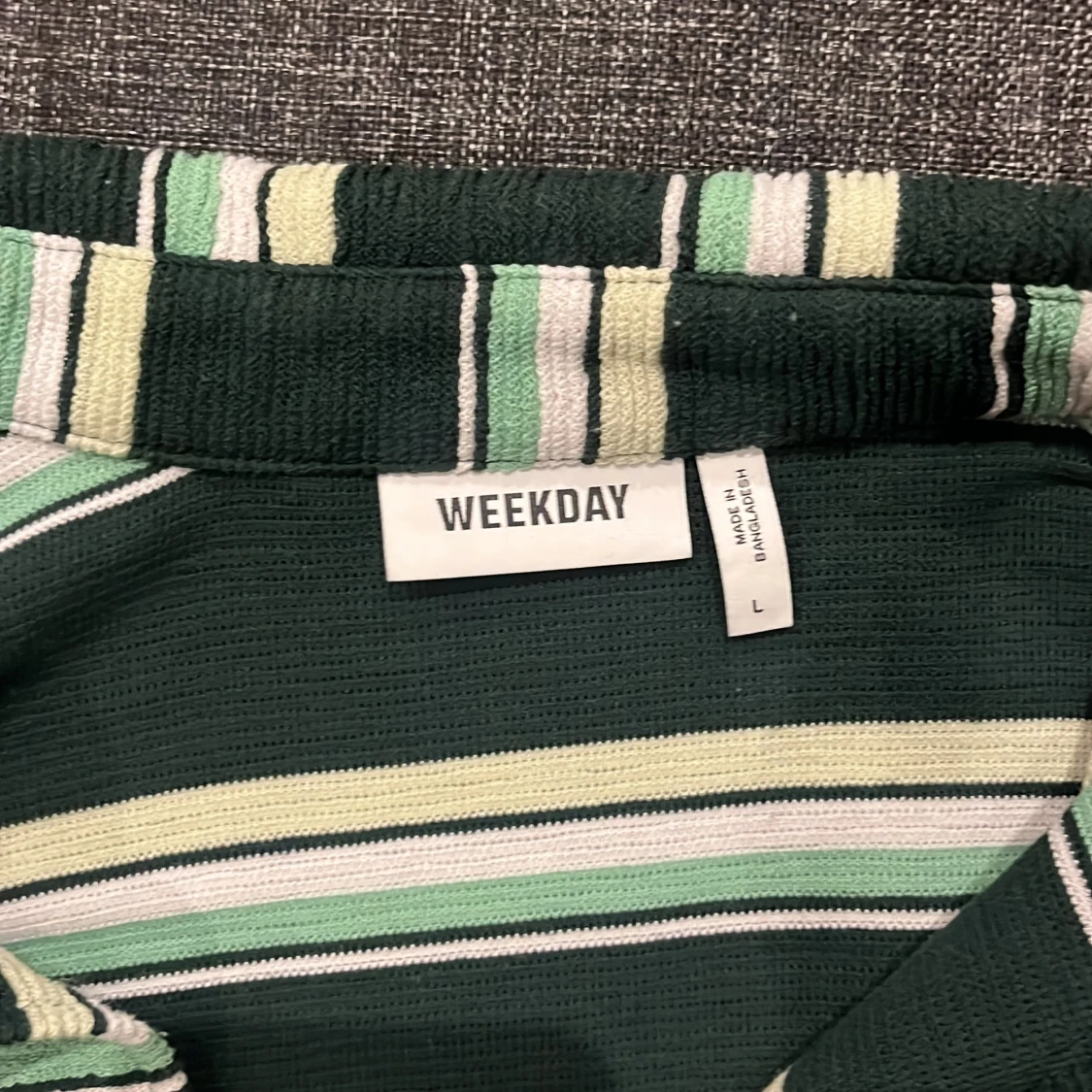 Randig skjorta från Weekday, grön/vit - 2