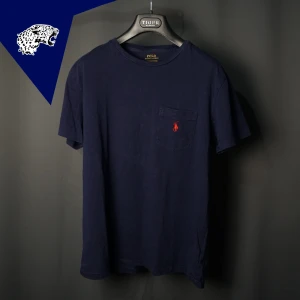 RALPH LAUREN T-SHIRT - Riktigt snygg T-shirt från Ralph Lauren | Skick: 8.5/10 | Strl: S | Hör av dig om du undrar någonting!