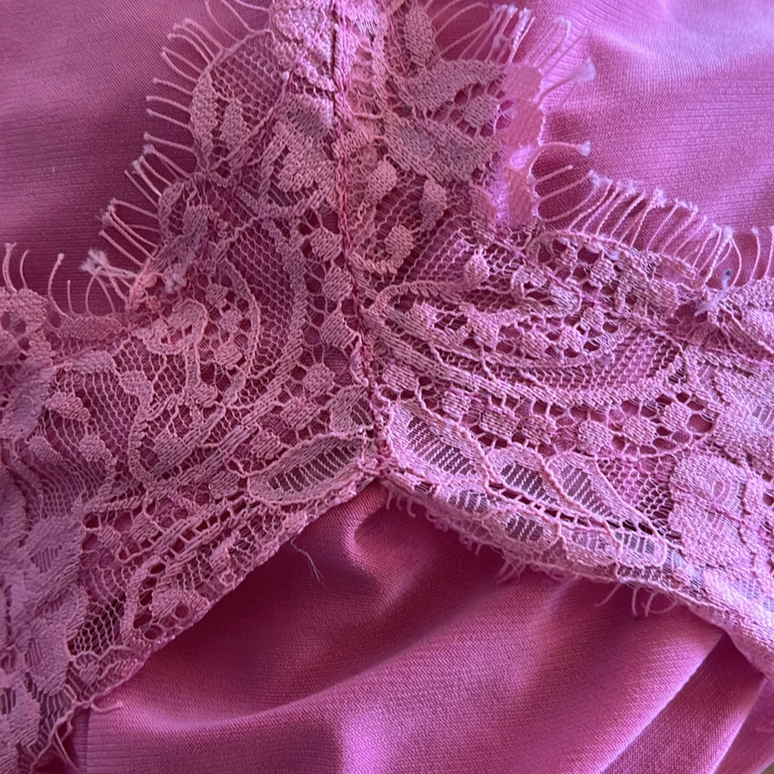 Rosa linnetopp med spets från Amisu - 4