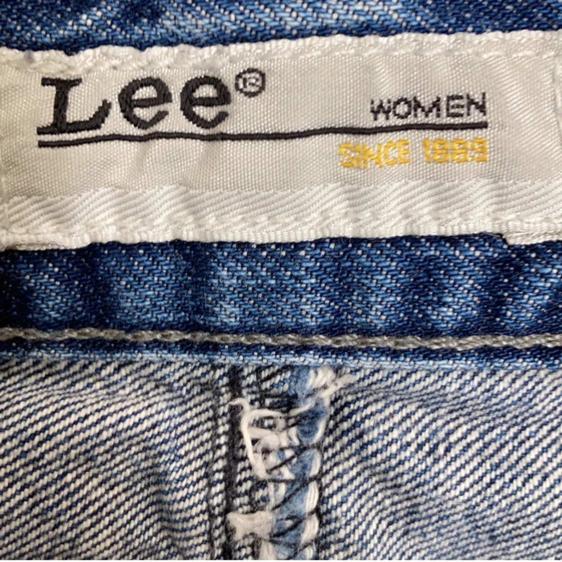 Blå Lee jeans med coola detaljer - 2