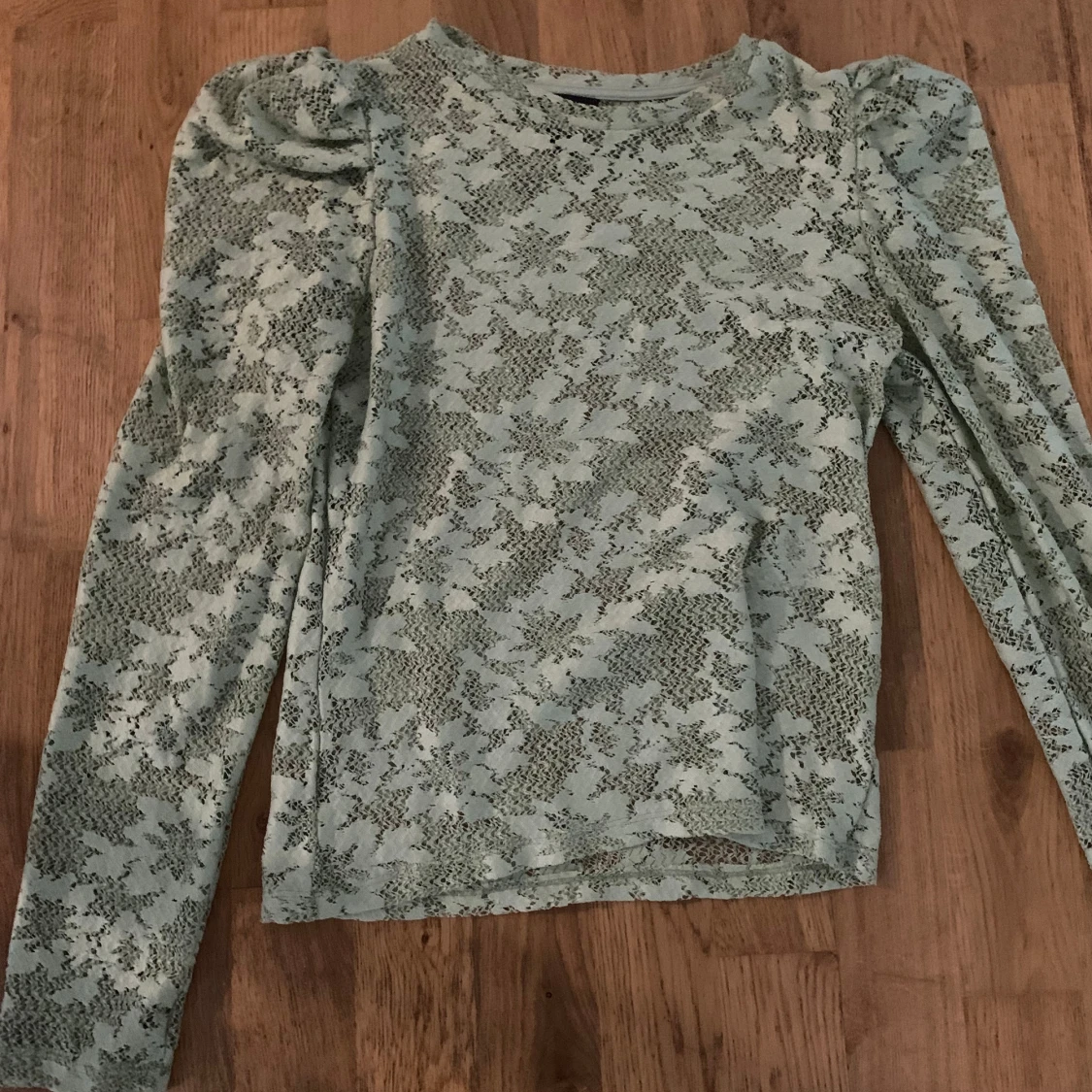 Mintgrön spetsblus från Lindex