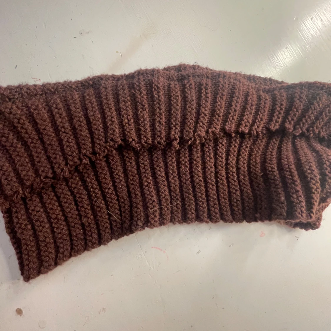 Vinröd ribbstickad buff💕 - 3