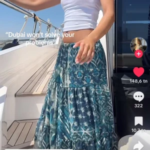 Långkjol Zara  - Så fin långkjol från Zara i storlek S, endast använd 2 gånger. Pris kan absolut diskuteras vid snabbt köp💗