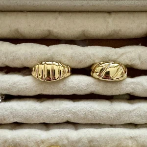 24 K Guldplätrade ringar styck pris  - Massa nya ringar i lager!! Ringarna är guld/silver pläterade och är justerbara vilket innebär att de passar alla! Skötselråd medföljer! Skriv för specifika bilder och pris då vissa är billigare än andra! Kontakta vid intresse av köp! 💓