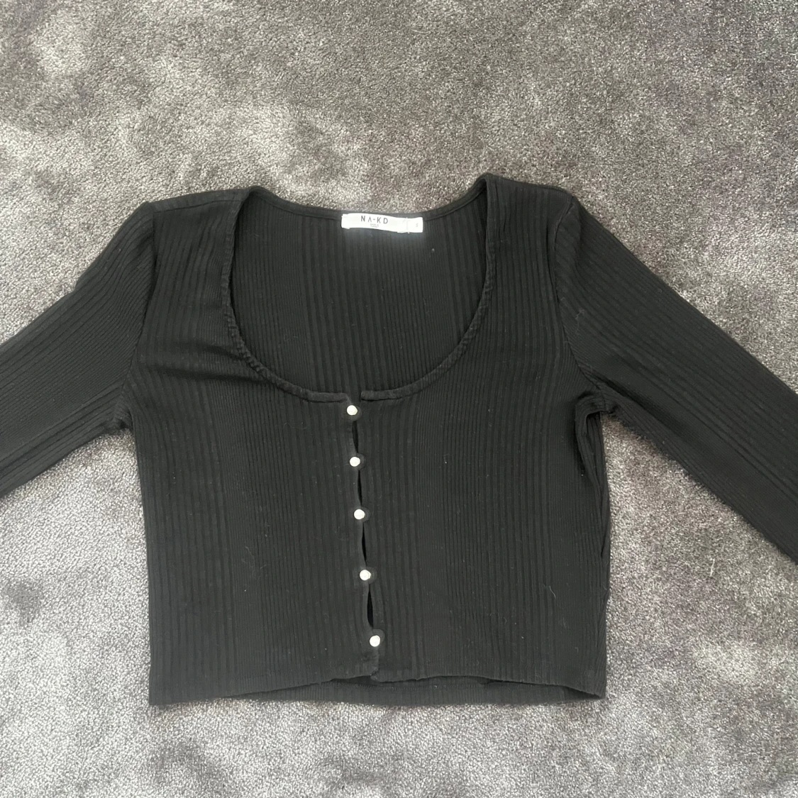 Svart ribbad topp från NA-KD - 2