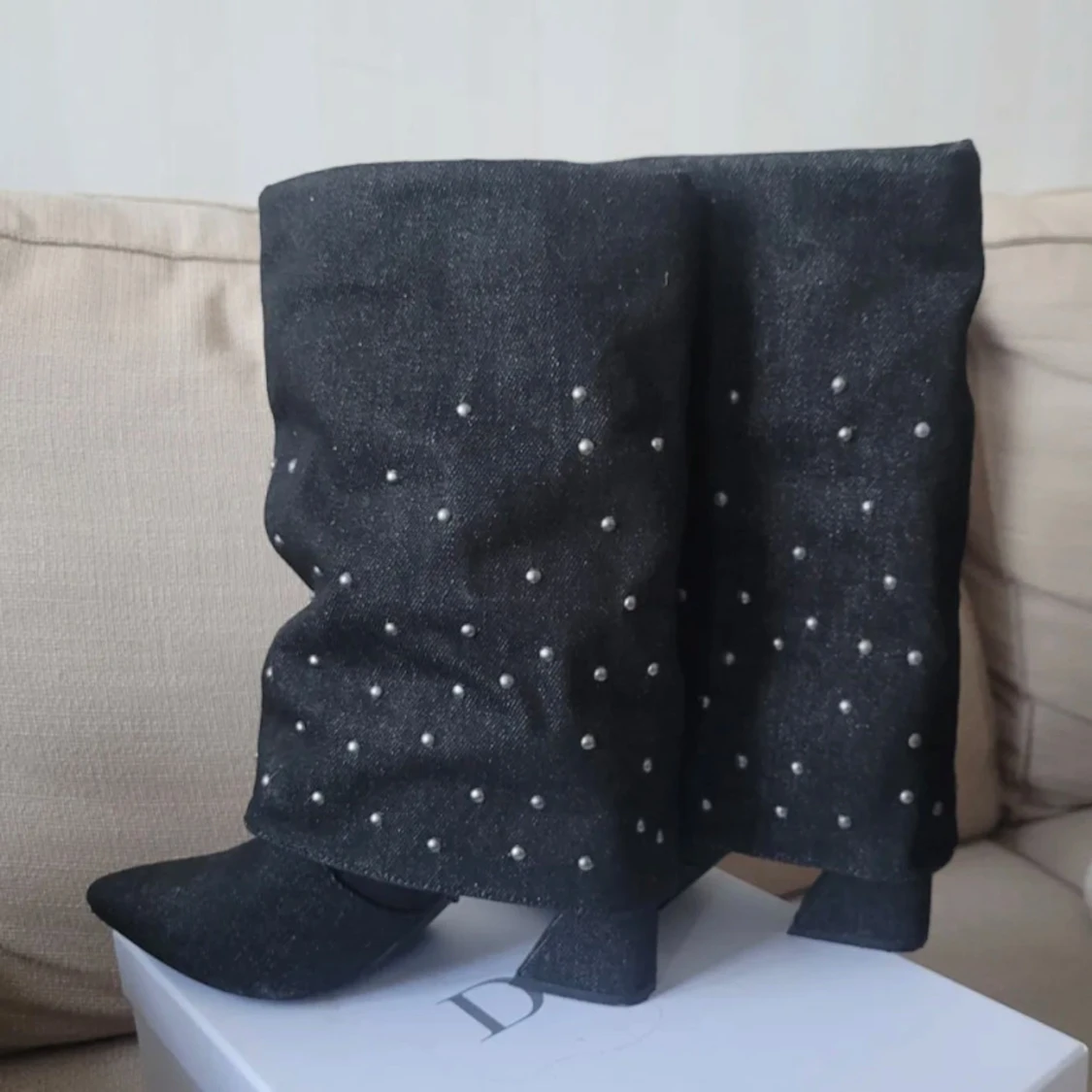 Svarta boots med nitar  - 1