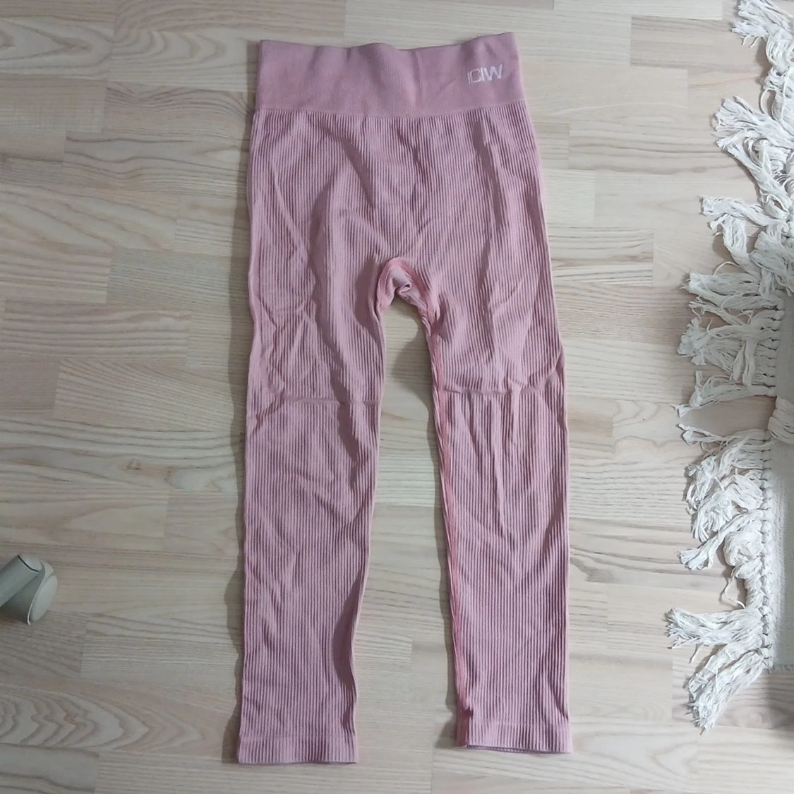 Rosa ribbade leggings från ICANIWILL