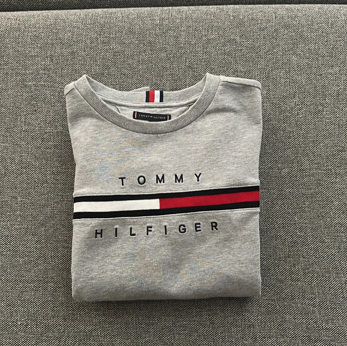 Grå Tommy Hilfiger sweatshirt
