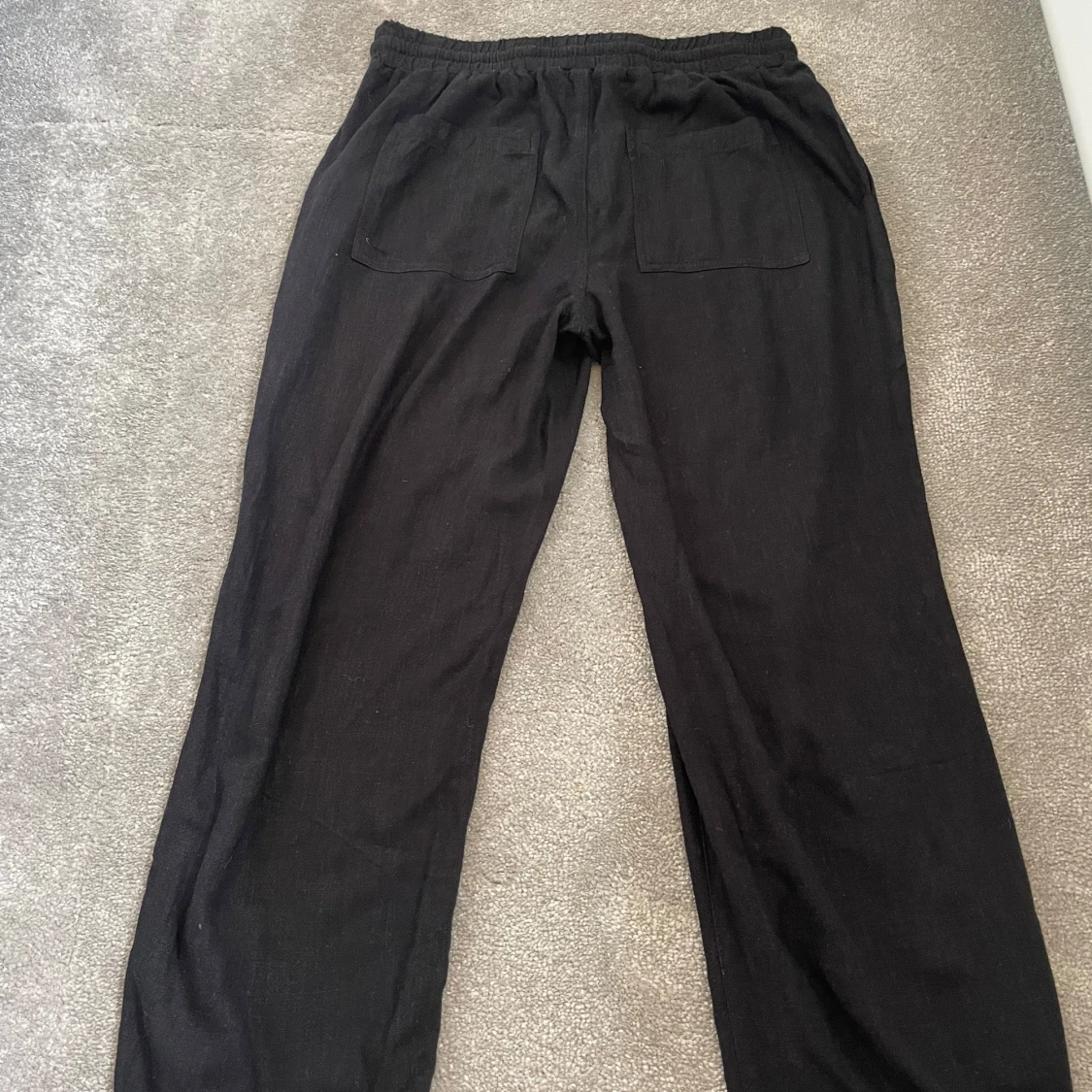 Svarta linnebyxor med snörning - 1