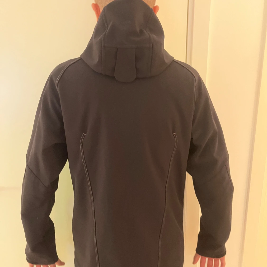 Svart vindjacka Peak Performance S - 1