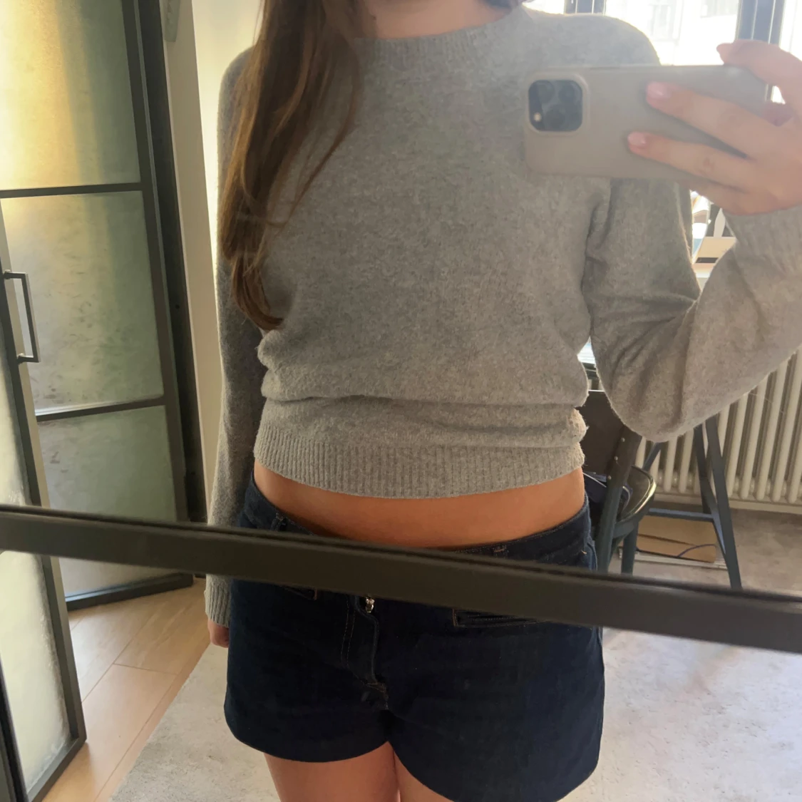 Grå stickad tröja - 2