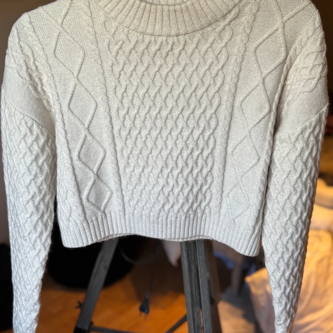 Vit croppad stickad tröja H&M