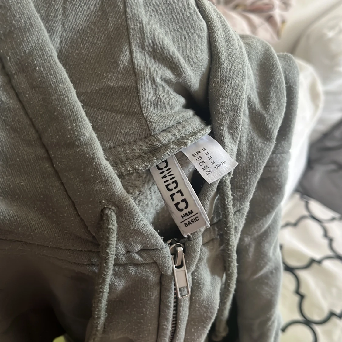 Grå hoodie med dragkedja från H&M - 1