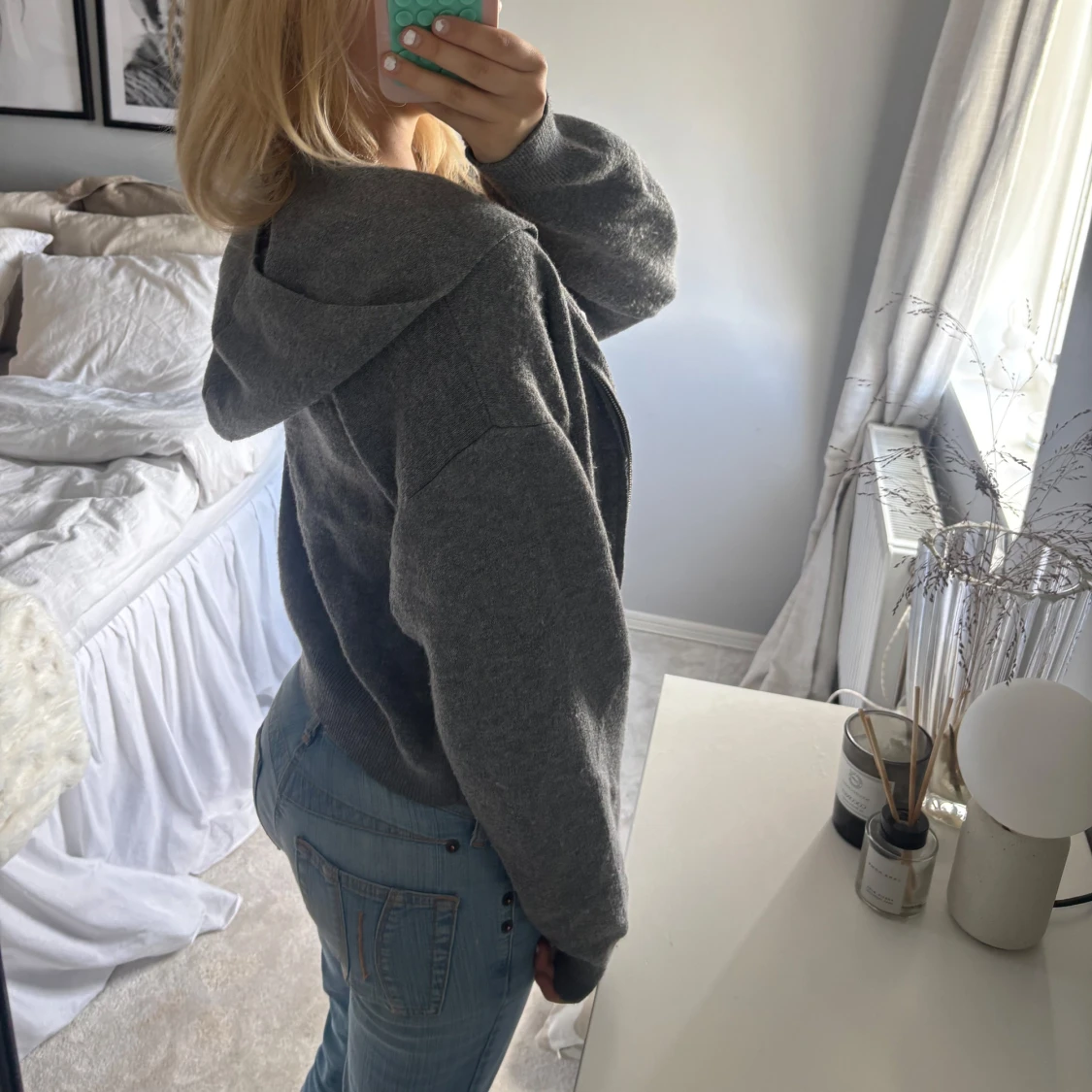 Grå stickad hoodie med dragkedja - 2