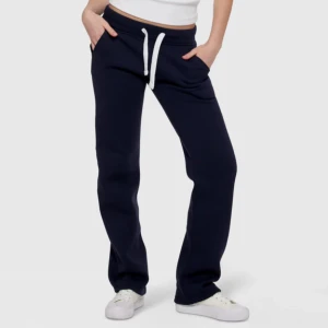 Russemerch byxor - Säljer dom här byxor från Russemerch i long leg edition. Säljer pga att dom inte kommer till användning. Använd fåtal gånger. Skriv om ni har mer frågor🩷