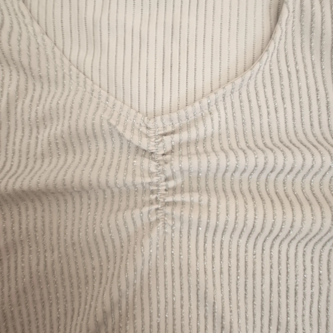 Glittrig ribbad topp från Lindex - 1