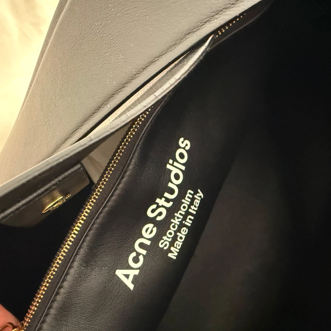 Svart väska från Acne Studios - 2