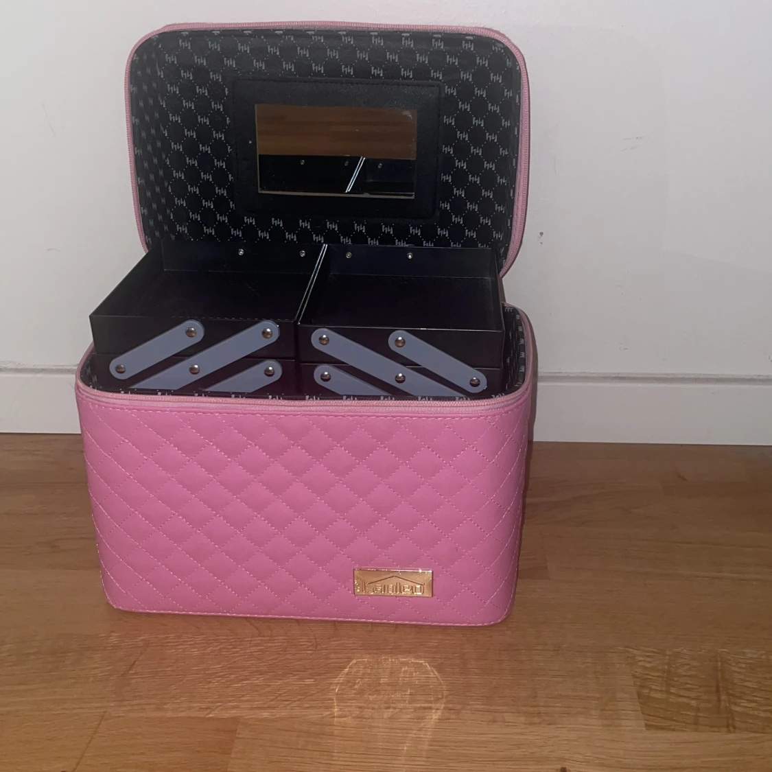 Rosa quiltad sminkväska med spegel - 1