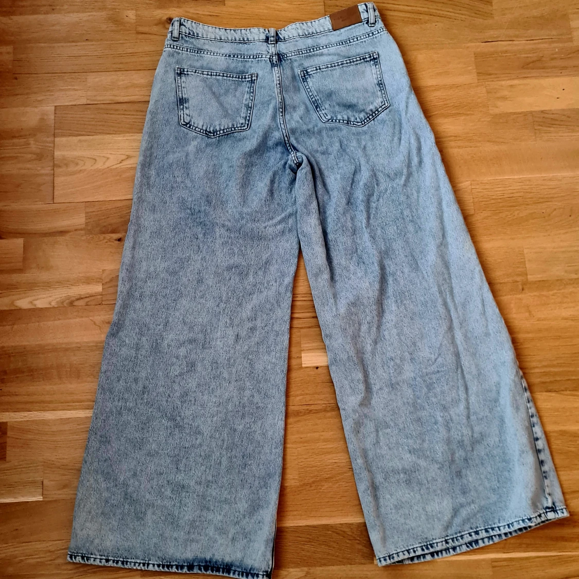 Wide ljusblå jeans från Gina Tricot - 1