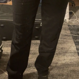 Gina jeans - Svarta jeans från gina perfect jeans i klassisk rak modell. Använda en gång eller tåg 