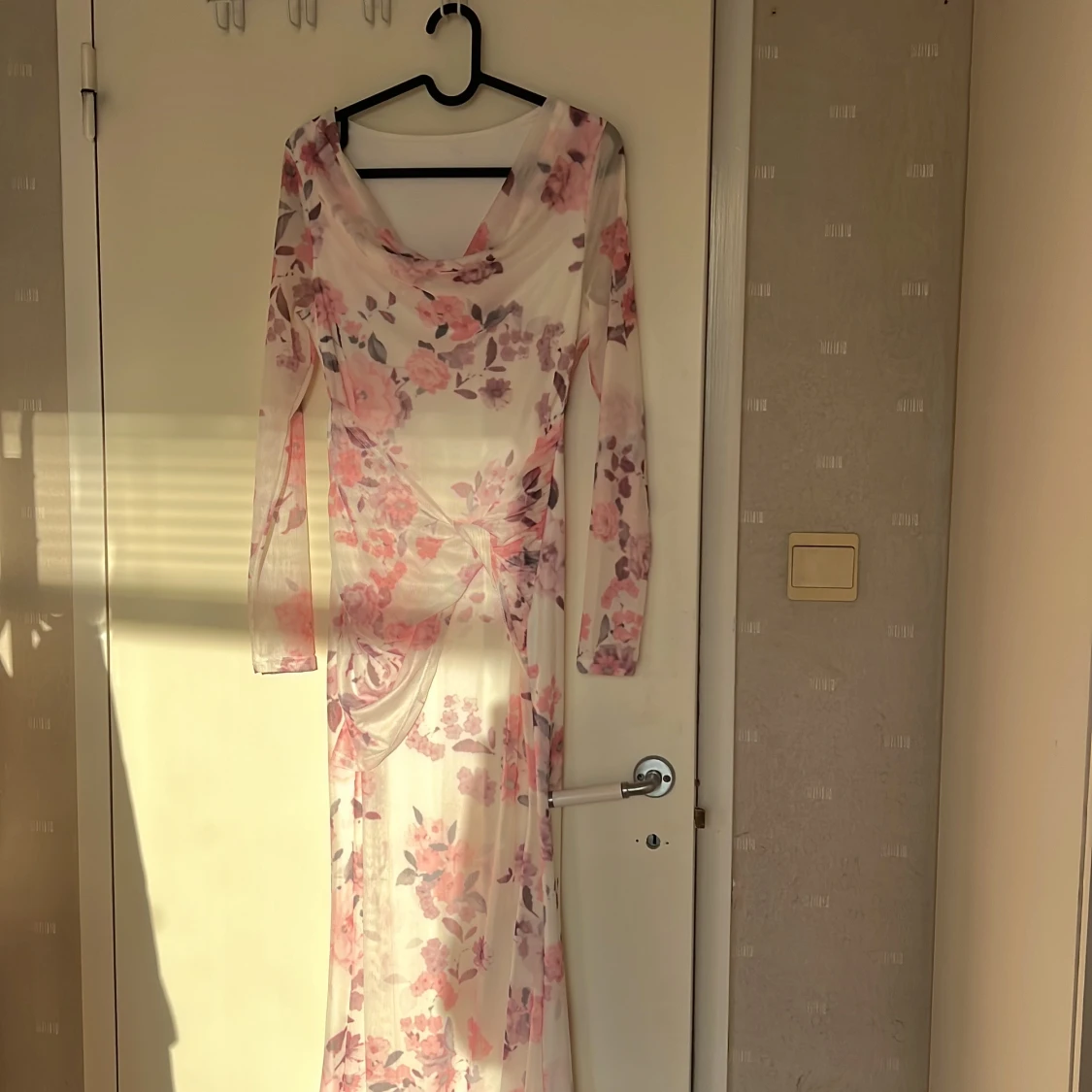 Lång blommig klänning  - 3