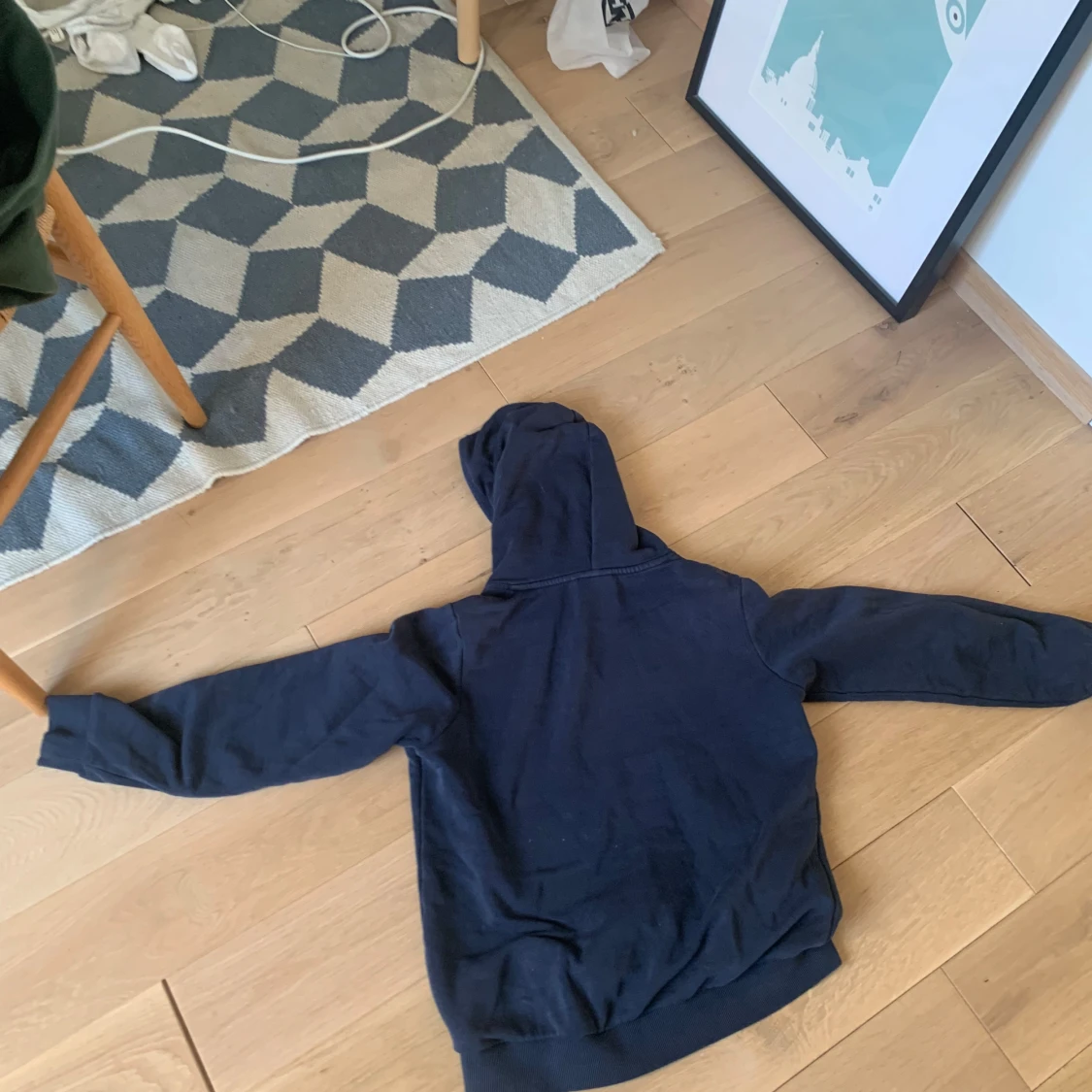 Mörkblå hoodie från Peak Performance - 3