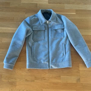 Overshirt - En Jack and Jones overshirt i storlek XS men skulle säga att den passar S/M. Nypris 1199kr