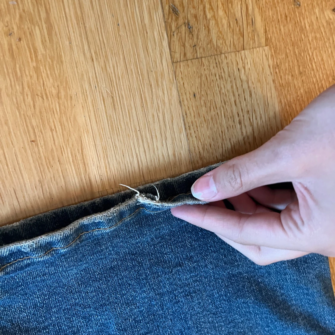 Blå bootcut jeans med fickdetaljer - 3