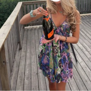 sommarklänning med mönster - så söt klänning att ha typ utomlands eller liknade 💞💞 kom med prisförslag, säljer inte under 400kr