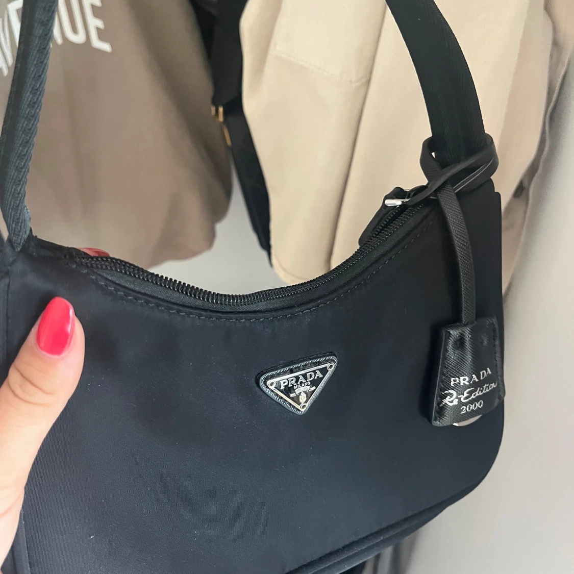 Svart Prada Re-Edition 2000 axelväska