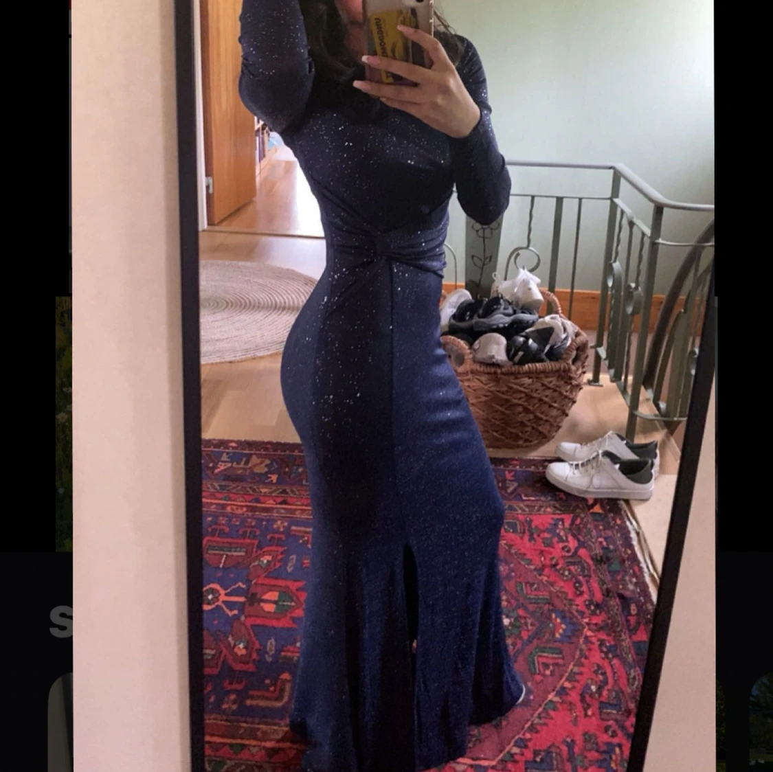 Marinblå glittrig balklänning 