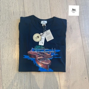 Woolrich t-shirt (helt ny) - Woolrich T-shirt, helt ny. I storlek L