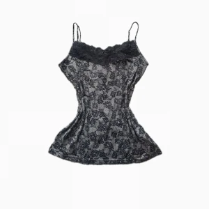 Spets-topp - Snygg spetstopp med mönster! jätte skönt tunt material <3