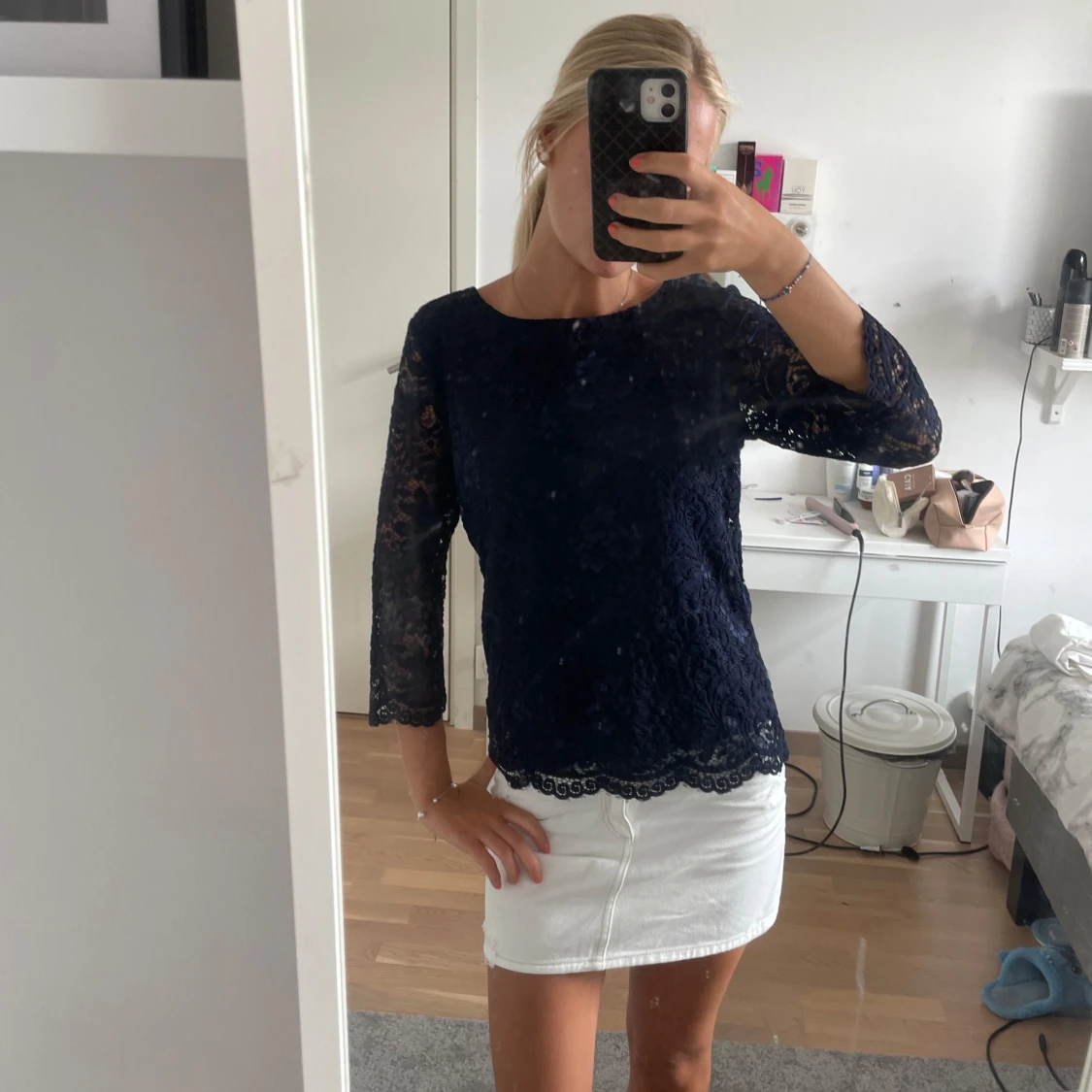 Mörkblå spetsblus med trekvartsärm - 2