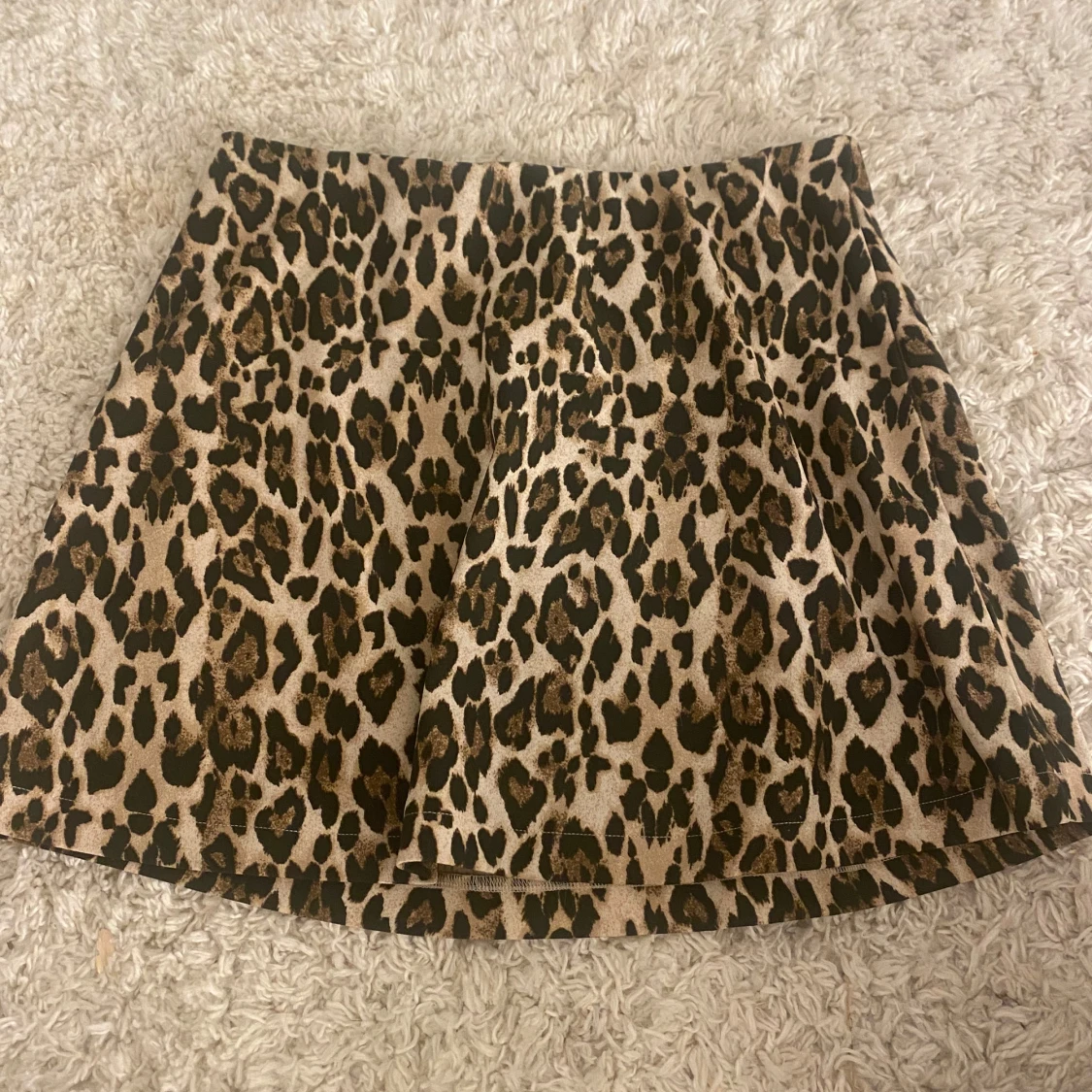 Leopardmönstrad kortkjol Gina Tricot