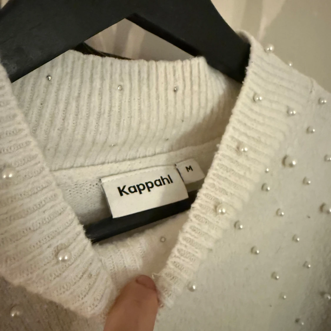 Vit tröja med pärlor från Kappahl - 2