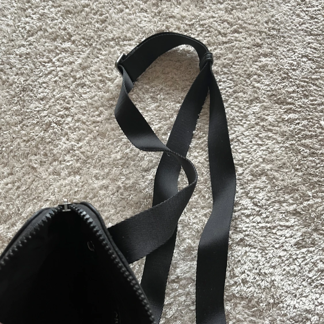 Svart axelväska från Armani (liten) i skinn - 1