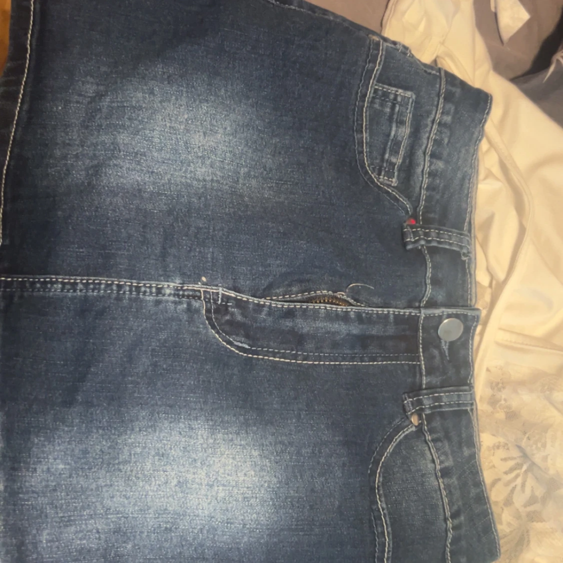 Blå jeanskjol med paljettdetaljer - 2