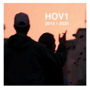 2 Hov1 Biljetter Zinkensdamm Stockholm 2025 - De populära biljetterna till Hov1’s sista konsert!       Obs: De har flyttat plats där konserten äger rum, från Zinkensdamm Sthlm till Stadion Sthlm.         Man kan fortfarande ha samma biljetter och behöver inte byta.                                                             Det är ordinarie ståplatser                                             Kan antingen skickas eller tas emot fysiskt 