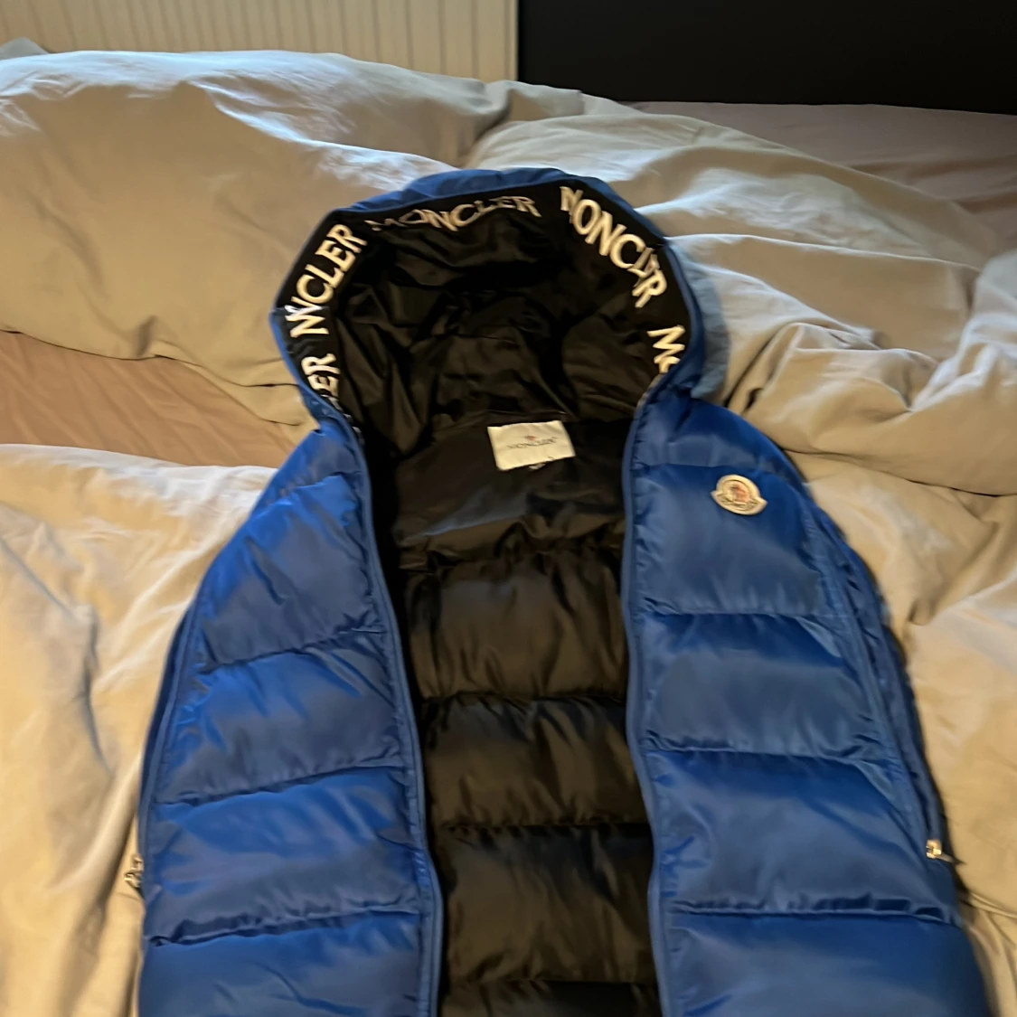 Blå pufferjacka från Moncler - 1