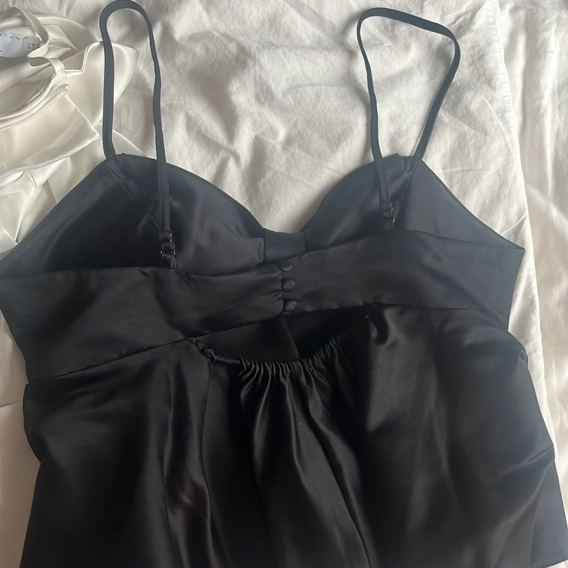 Svart och vit topp med rosett - 3