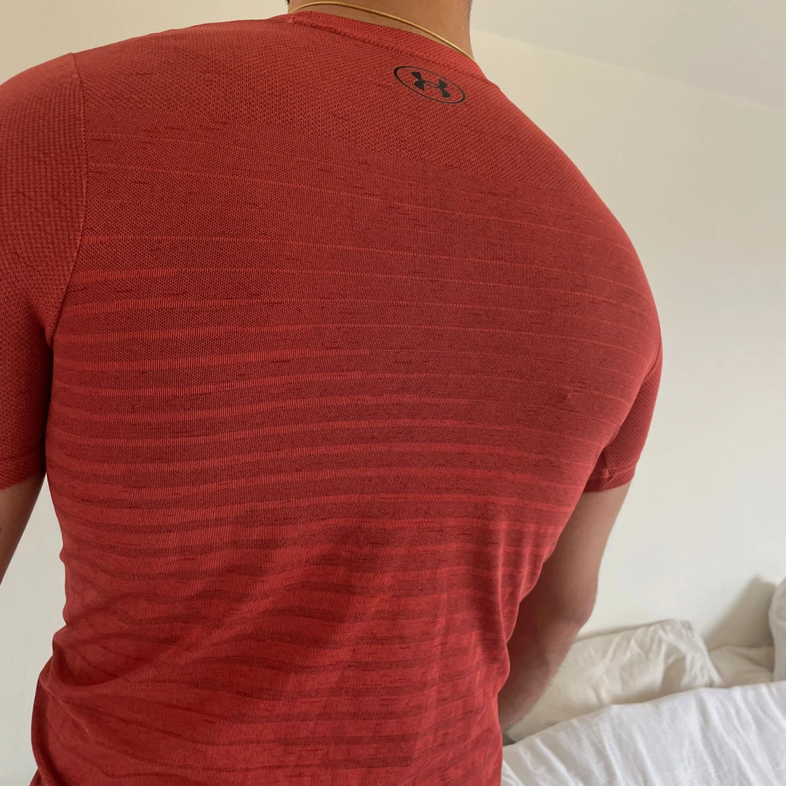 Röd t-shirt från Under Armour - 1