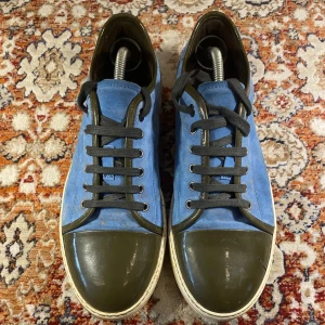 Lanvins  - Hej! Säljer nu mina skor från märket Lanvin , storlek 9/43, bra skick. Tveka inte på att höra av dig om du har frågor eller funderingar kring skorna!