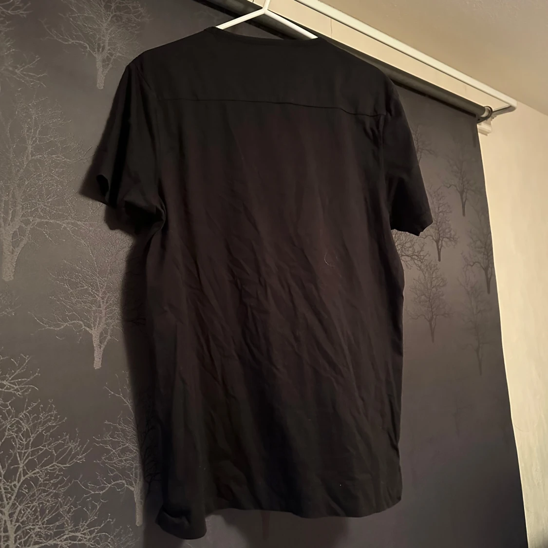 Svart t-shirt från Limitato - 1