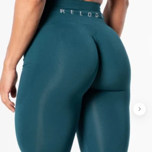 Relode tights - Snygga mörkgröna leggings från Relode i storlek S. Använda fåtal gånger, perfekt skick.